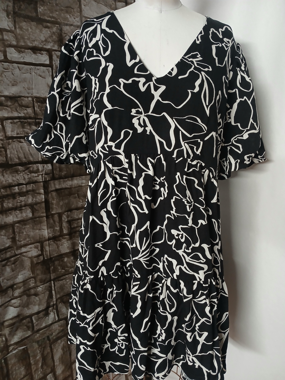Nine West Black and White Floral Midi Dress